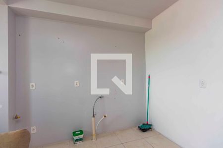 Cozinha e lavanderia  de apartamento à venda com 2 quartos, 50m² em Olaria, Canoas