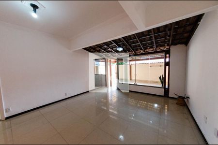 Sala de casa para alugar com 3 quartos, 178m² em Nova Gameleira, Belo Horizonte