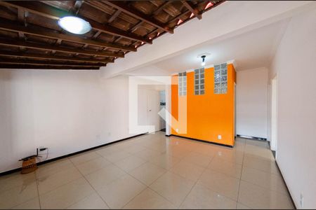 Sala de casa para alugar com 3 quartos, 178m² em Nova Gameleira, Belo Horizonte