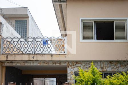 Casa à venda com 200m², 4 quartos e 5 vagas Casa à venda com 200m², 4 quartos e 5 vagasFachada