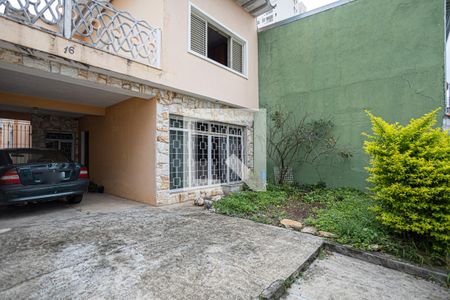 Casa à venda com 200m², 4 quartos e 5 vagas Casa à venda com 200m², 4 quartos e 5 vagasGaragem