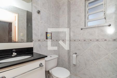 Banheiro de apartamento à venda com 1 quarto, 50m² em Floresta, Porto Alegre