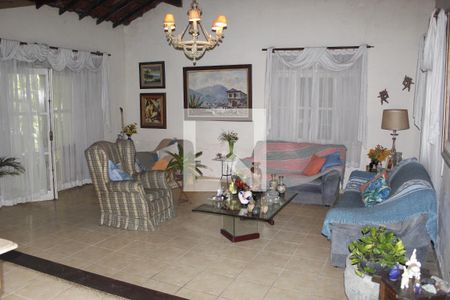 Sala de estar de casa de condomínio à venda com 4 quartos, 400m² em Anil, Rio de Janeiro