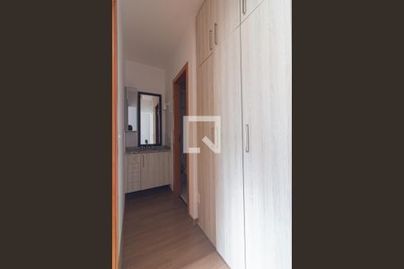 Corredor de apartamento para alugar com 1 quarto, 34m² em Centro, Curitiba