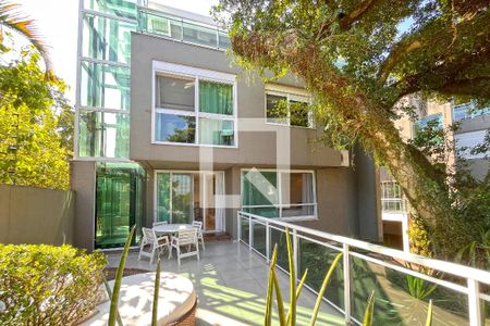 Varanda de casa à venda com 4 quartos, 330m² em Vila Assunção, Porto Alegre