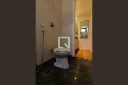 Banheiro da suíte de apartamento à venda com 2 quartos, 125m² em Lagoa, Rio de Janeiro