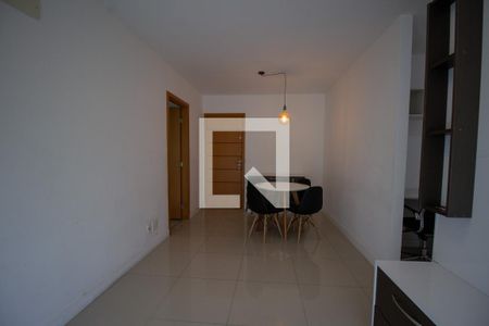 Sala de apartamento para alugar com 2 quartos, 70m² em Recreio dos Bandeirantes, Rio de Janeiro