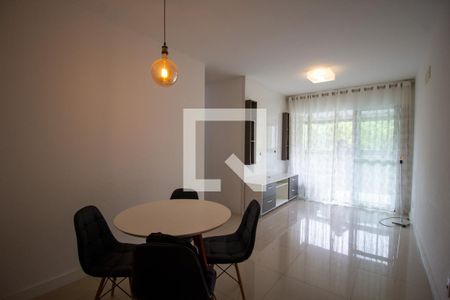 Sala de apartamento para alugar com 2 quartos, 70m² em Recreio dos Bandeirantes, Rio de Janeiro