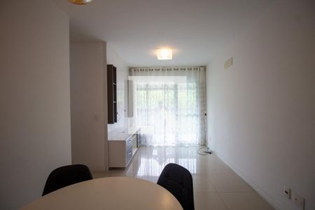 Sala de apartamento para alugar com 2 quartos, 70m² em Recreio dos Bandeirantes, Rio de Janeiro