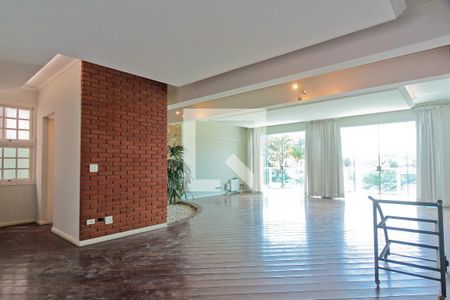 Casa à venda com 465m², 4 quartos e 5 vagasSala