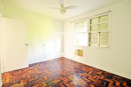 Quarto 1 de apartamento para alugar com 2 quartos, 53m² em Medianeira, Porto Alegre