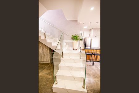 Escada - Sala de casa de condomínio para alugar com 3 quartos, 136m² em Jardins do Império, Indaiatuba