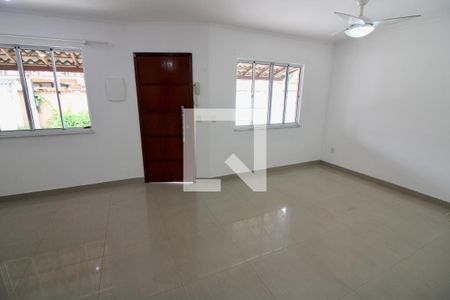 Sala de casa de condomínio para alugar com 2 quartos, 79m² em Vargem Grande, Rio de Janeiro