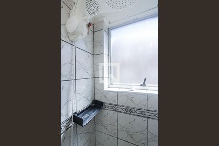 Banheiro de apartamento para alugar com 1 quarto, 34m² em Jardim Itu Sabará, Porto Alegre
