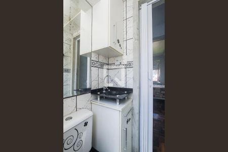 Banheiro de apartamento para alugar com 1 quarto, 34m² em Jardim Itu Sabará, Porto Alegre