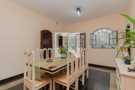 Sala de casa à venda com 3 quartos, 244m² em Minas Caixa, Belo Horizonte