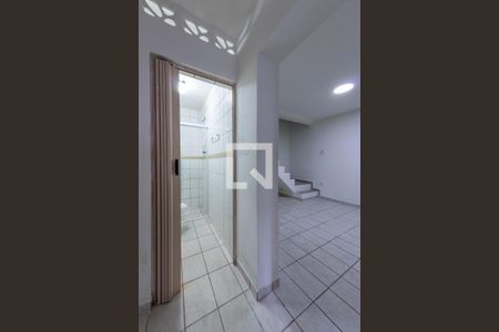 Banheiro de casa para alugar com 1 quarto, 45m² em Parque São Lucas, São Paulo