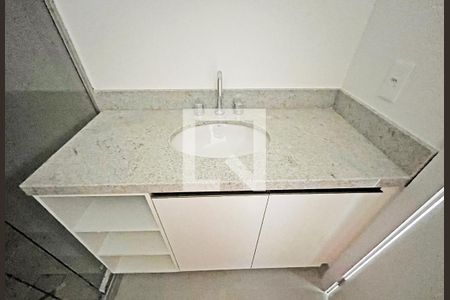 Banheiro de kitnet/studio para alugar com 1 quarto, 25m² em Farroupilha, Porto Alegre