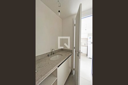 Banheiro de kitnet/studio para alugar com 1 quarto, 25m² em Farroupilha, Porto Alegre