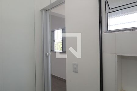 Banheiro de kitnet/studio para alugar com 1 quarto, 26m² em Parque Paulistano, São Paulo