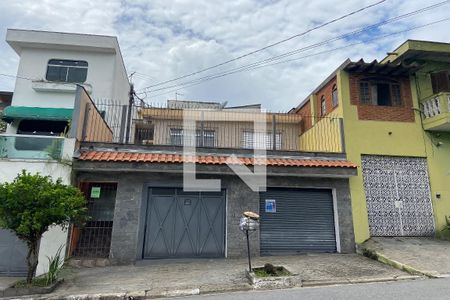 Casa à venda com 367m², 4 quartos e 2 vagas Casa à venda com 367m², 4 quartos e 2 vagasFachada