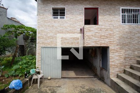 Casa à venda com 261m², 2 quartos e 6 vagas Casa à venda com 261m², 2 quartos e 6 vagasQuintal