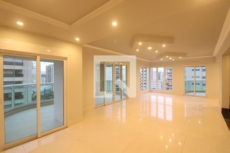 Apartamento à venda com 235m², 4 quartos e 4 vagasSala