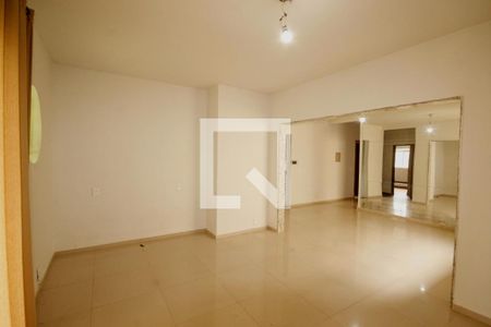Sala de casa à venda com 4 quartos, 210m² em Paraíso, Belo Horizonte