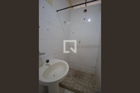 Banheiro de kitnet/studio para alugar com 1 quarto, 42m² em Raul Veiga, São Gonçalo