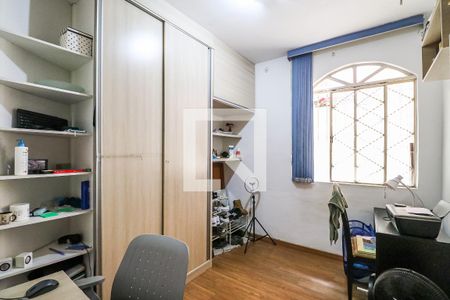 Quarto 1 de casa para alugar com 4 quartos, 150m² em Planalto, Belo Horizonte