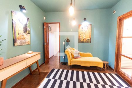 Sala de estar de casa à venda com 3 quartos, 185m² em Vila Vitório Mazzei, São Paulo