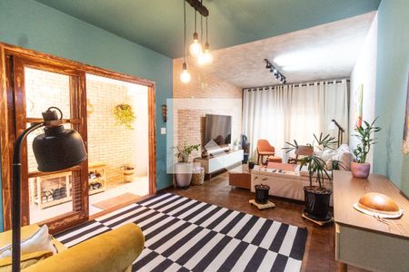 Sala de estar de casa à venda com 3 quartos, 185m² em Vila Vitório Mazzei, São Paulo