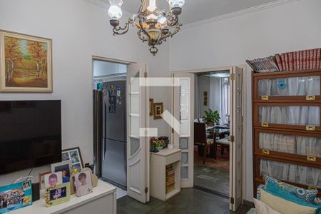 Apartamento à venda com 211m², 4 quartos e 2 vagas Apartamento à venda com 211m², 4 quartos e 2 vagasSala de TV