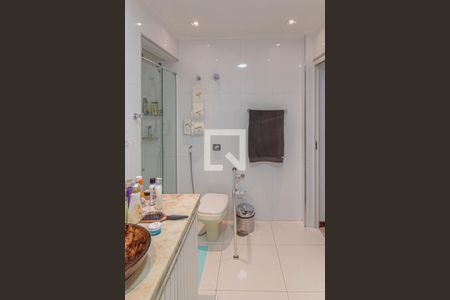 Apartamento à venda com 211m², 4 quartos e 2 vagas Apartamento à venda com 211m², 4 quartos e 2 vagasBanheiro da Suíte