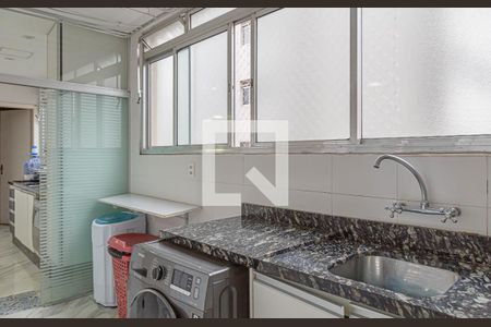 Apartamento à venda com 211m², 4 quartos e 2 vagas Apartamento à venda com 211m², 4 quartos e 2 vagasÁrea de Serviço
