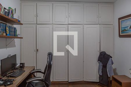 Apartamento à venda com 211m², 4 quartos e 2 vagas Apartamento à venda com 211m², 4 quartos e 2 vagasQuarto 1