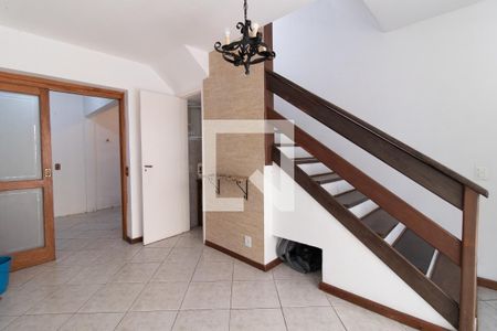 Sala de casa à venda com 3 quartos, 150m² em Guarujá, Porto Alegre