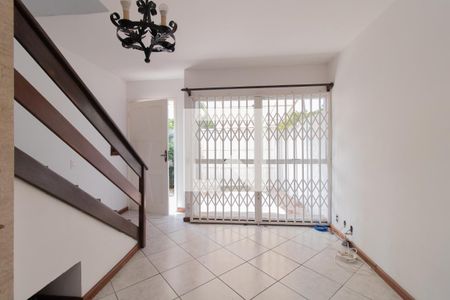 Sala de casa à venda com 3 quartos, 150m² em Guarujá, Porto Alegre