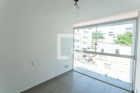 Suíte de apartamento para alugar com 2 quartos, 111m² em Cachoeirinha, Belo Horizonte