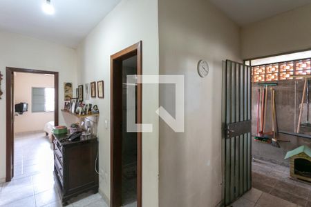 Corredor de casa para alugar com 8 quartos, 432m² em Cachoeirinha, Belo Horizonte