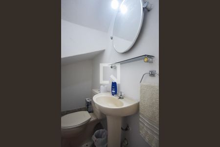 Lavabo de casa para alugar com 2 quartos, 86m² em Jardim Henriqueta, Taboão da Serra