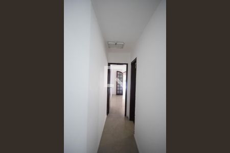 Corredor de casa para alugar com 2 quartos, 86m² em Jardim Henriqueta, Taboão da Serra