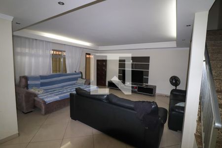 Sala de TV de casa à venda com 4 quartos, 350m² em Vila Carrão, São Paulo