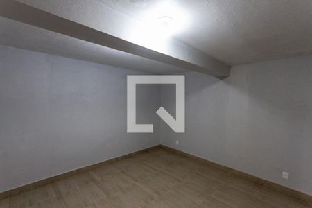 Quarto de casa para alugar com 1 quarto, 60m² em Jardim Teresa, São Paulo