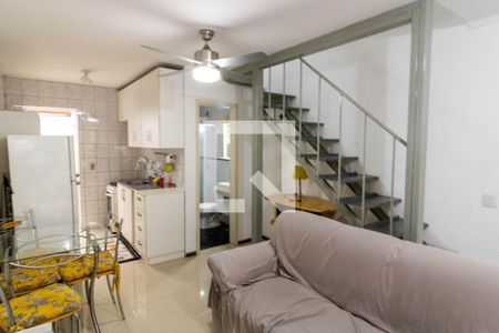 Sala de casa de condomínio para alugar com 2 quartos, 65m² em Vila Nova, Porto Alegre