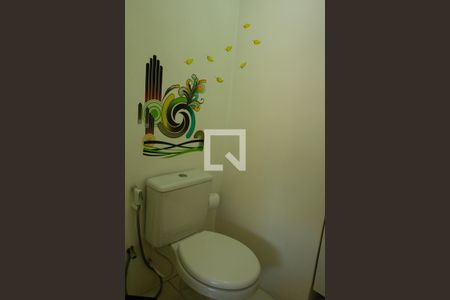 Banheiro de apartamento à venda com 2 quartos, 75m² em Santo Antônio, Porto Alegre