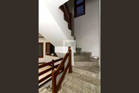 Escada de casa à venda com 4 quartos, 245m² em Parada Inglesa, São Paulo