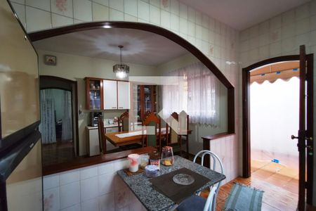 Casa à venda com 135m², 2 quartos e 2 vagas Casa à venda com 135m², 2 quartos e 2 vagasCozinha