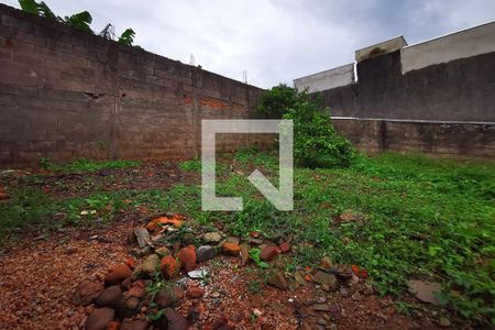 Casa à venda com 135m², 2 quartos e 2 vagas Casa à venda com 135m², 2 quartos e 2 vagasQuintal