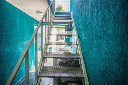 Escadas de casa para alugar com 2 quartos, 180m² em Planalto Paulista, São Paulo